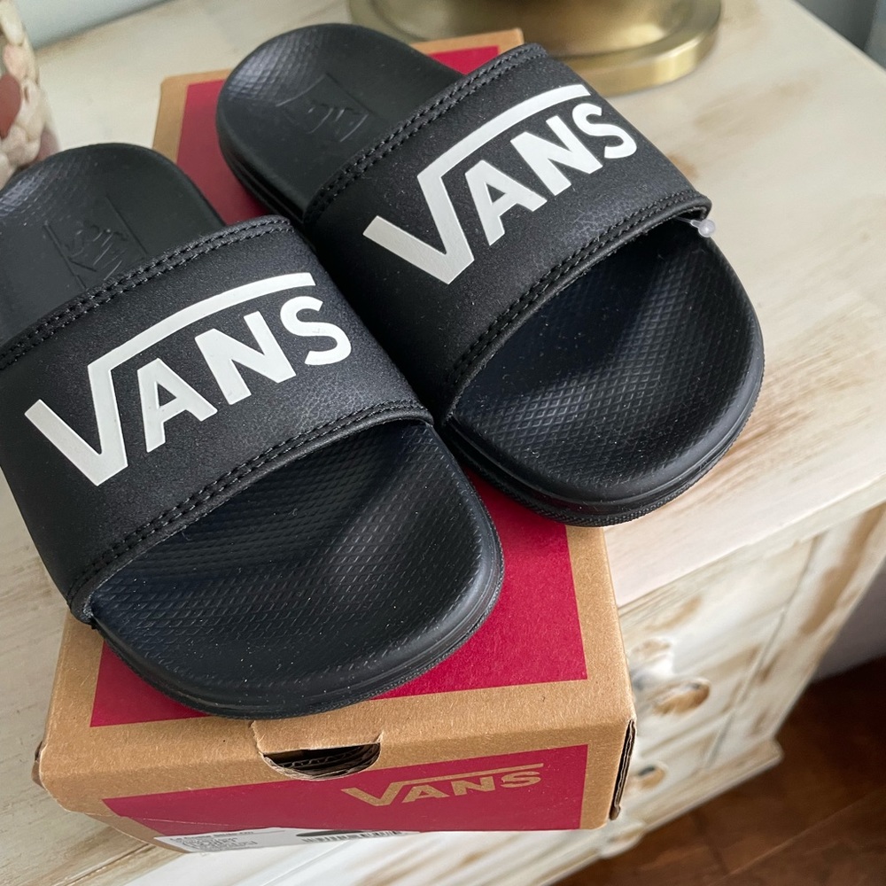NWT - Vans Slides - Kids 12